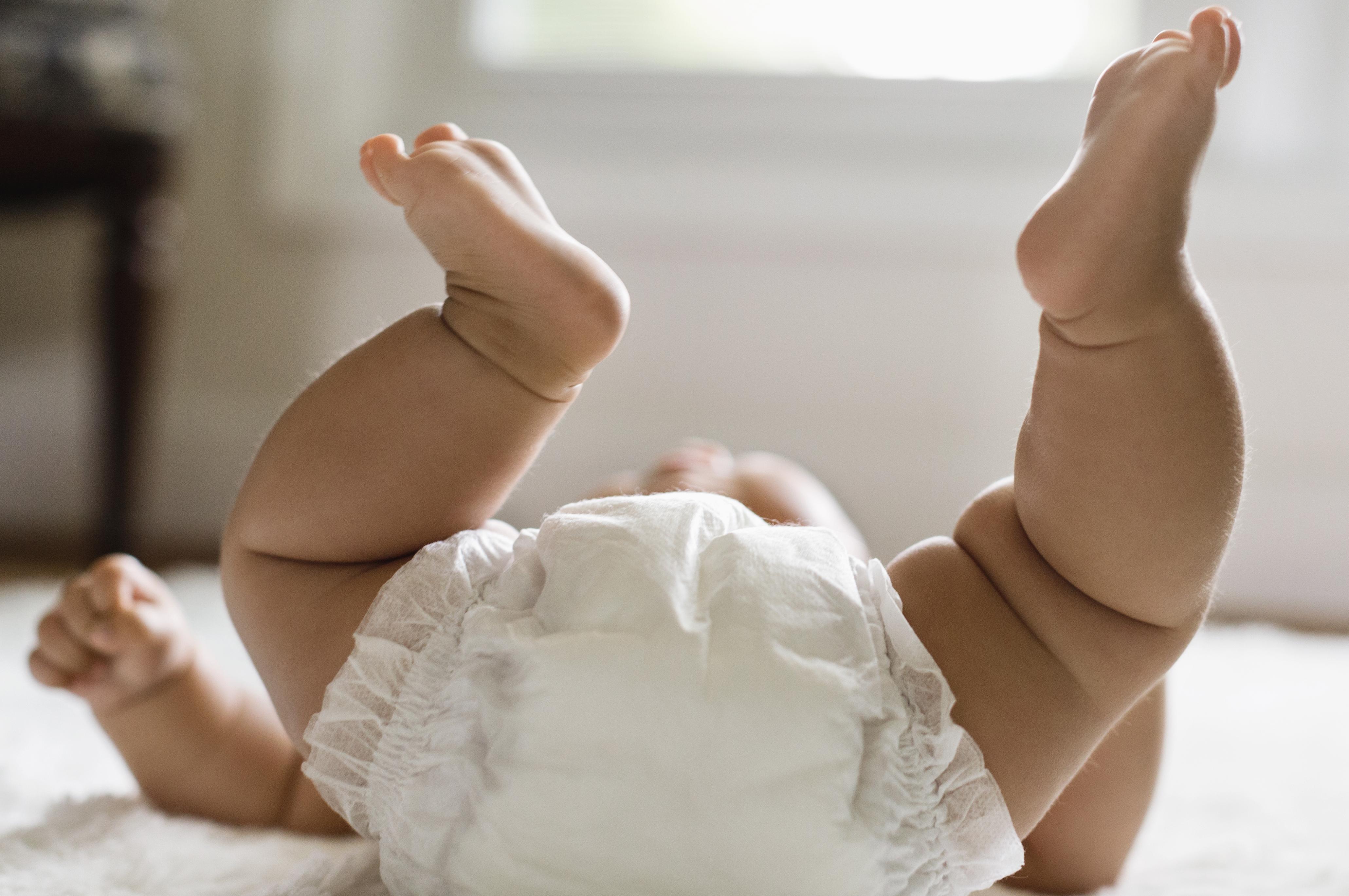 Breastfeeding Poop vs. Formula Poop. What's the Difference?