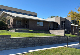 photo of previous Surgical Associates building in Grinnell.jpg