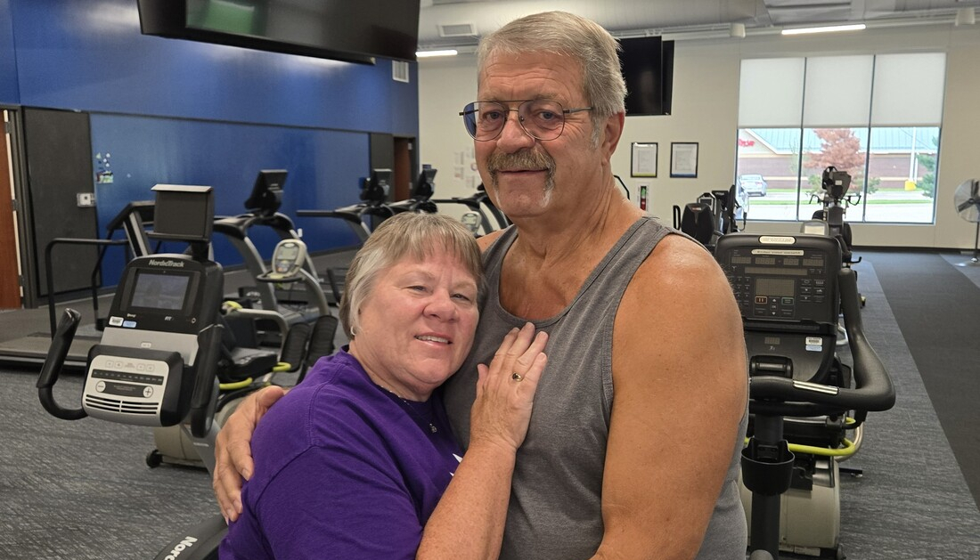Tom Roschen and Vicki in cardiac rehab facility