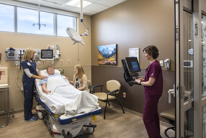 Iowa Methodist Adult Emergency Dept Patient Room 1.jpg