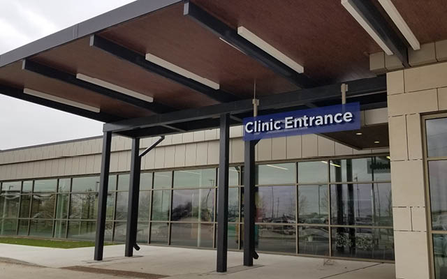 multispecialty-clinic-entrance_700x400_Marshalltown.jpg