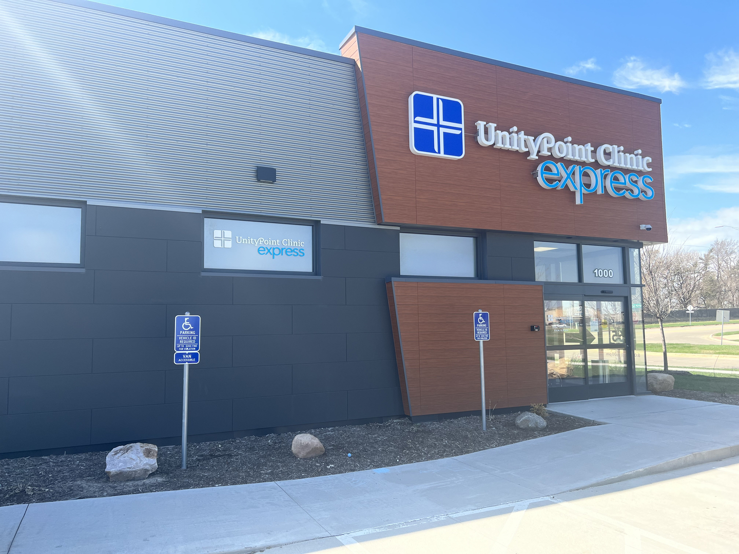 UnityPoint Clinic Express Viking Road.JPG