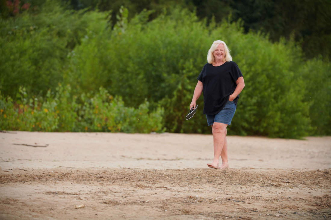 JodiWalkingonbeach.jpg